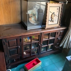 アンティークな家具　ローボード