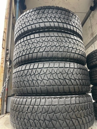 225/60r17    高年式　　8分山　　4セット