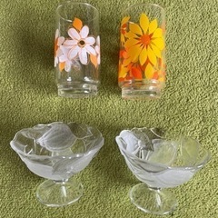 レトロなコップ2個とアイスグラス2個