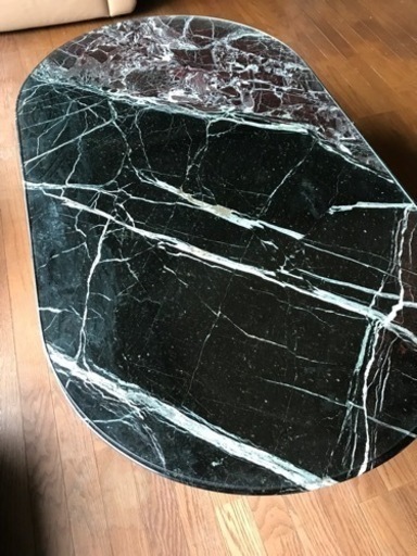 天然大理石で出来ているローテーブル