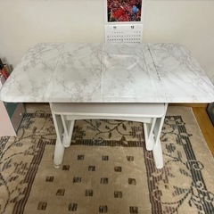 ダイニングテーブル　無料！