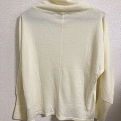 レディース オフオワイト タートルネック タートルニット ニット レルビエの画像