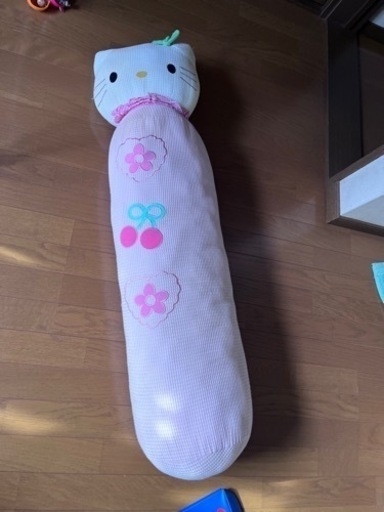 抱き枕　キティちゃん
