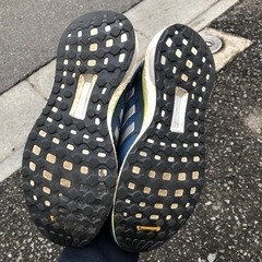 アディダスランニングシューズの画像