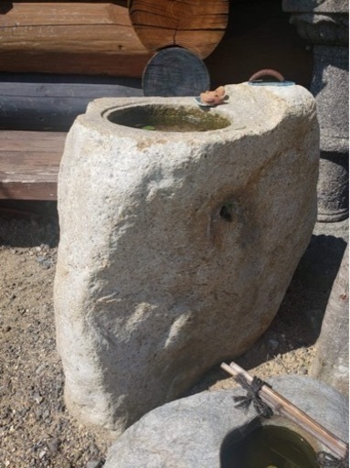 溜まり石　つくばい