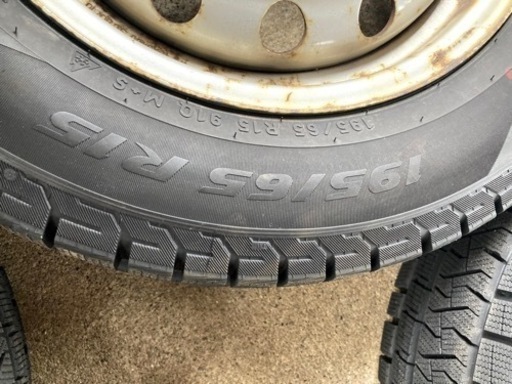 受け渡し者決定　PIRELLI スタッドレスタイヤ4本セット195/65-R15