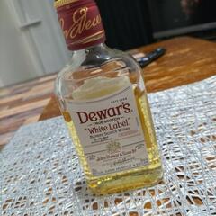 ウィスキー（デュワーズホワイトラベル）の画像