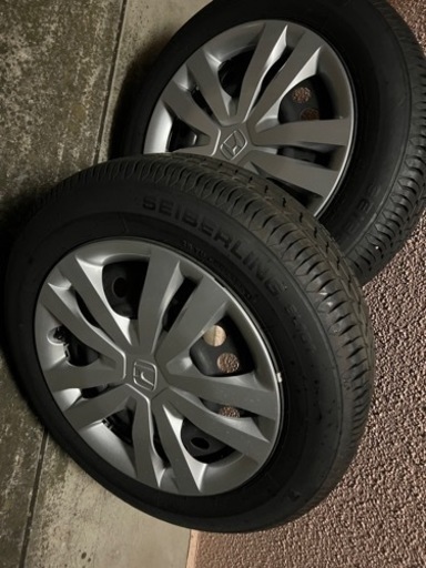 フィット　タイヤ175/65R 15 新品ホイルカバータイヤ溝9割以上