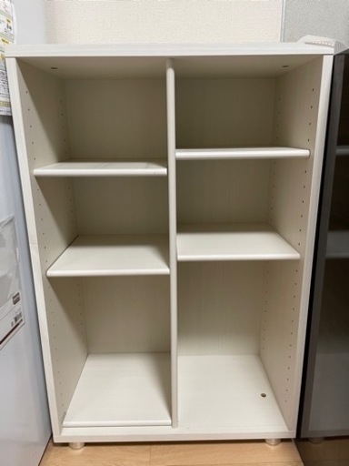 白い棚　高さ920㎜、幅600㎜、奥行き325㎜
