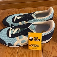 未使用のアシックスのジョギングシューズ・スカイセンサー24.5cmの画像