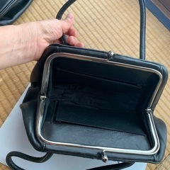 がま口式・レトロなハンドバッグ・3点の画像