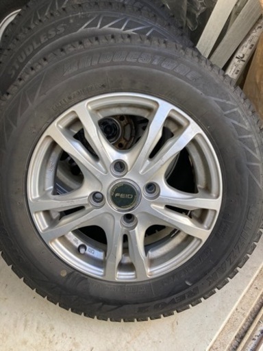 スタッドレスタイヤ 中古