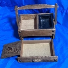 雰囲気のある小物入れの画像