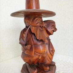 夫婦の彫刻品の画像