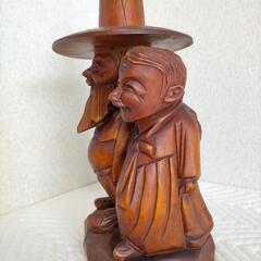 夫婦の彫刻品の画像