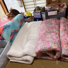 新品あり　高品質もの多し　布団　毛布　衣類の画像