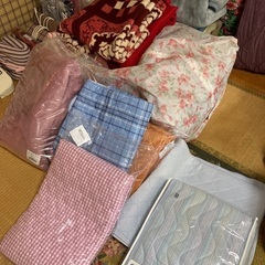 新品あり　高品質もの多し　布団　毛布　衣類の画像