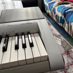 CASIO  CTK-4000 損傷あり謎のシール付きの画像