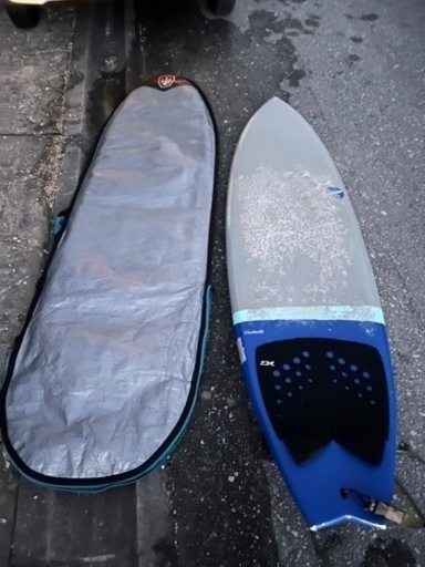 本日の午前中に取引できる方限定！　おまけ付き　サーフボード  ミドルボード　カバー付き　6.8
