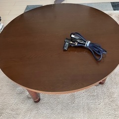 お取引中　円形コタツ　木目　布団付きの画像