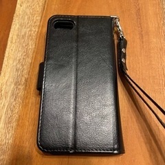 新品iPhone SE、7、8 対応　手帳型レザーケース　ストラップ付きjtseの画像