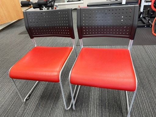 【処分】スタッキングチェア赤レッド６脚で1,000円　　定価参考　１脚4,800円程度（合計3万円程度） ミーティングチェア