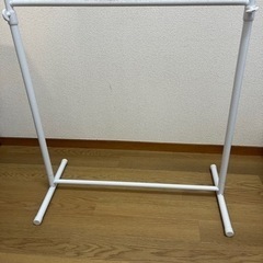 ニトリ押し入れ用ハンガーラックの画像