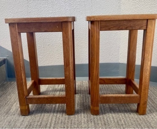 図工室の椅子　2脚セット　四角のいす