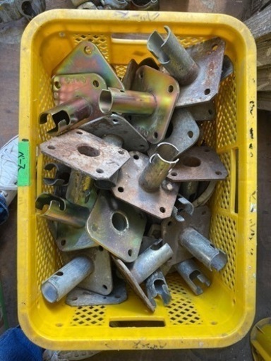 単管パイプ足場セット4m150本 3m30本 2m50本 0.5m〜1m40本 3連クランプ130個 2連直交140個 固定ベース45個 自在ベース10個 ジョイント120個