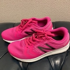 ★ニューバランス　ランニングシューズ　24センチ　レディース★
