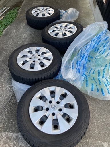 スタッドレスタイヤ　ホイール　4本セット　ヴォクシー