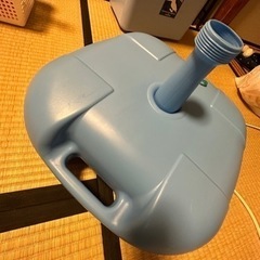 パラソルとパラソルスタンドの画像