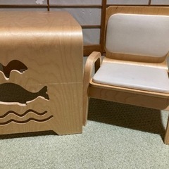 MAMENCHI サイズ大きめな子供用木製テーブル　くじら　木製...