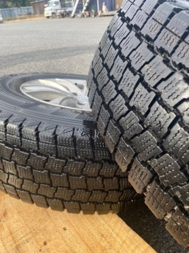 ハイエース用スタッドレスタイヤセット