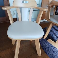 食卓の椅子×4(お話し中)の画像