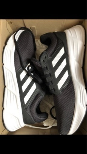 新品adidas人気シューズ