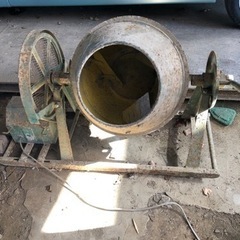 コンクリートを練る機械　まだまだ動きますの画像