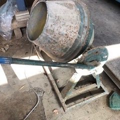コンクリートを練る機械　まだまだ動きますの画像