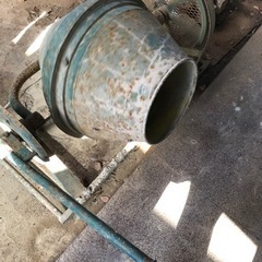 コンクリートを練る機械　まだまだ動きますの画像