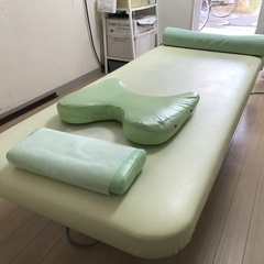 安値　タカラベルモント昇降治療台　中古