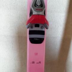 スキー板（ストック付き）とブーツですの画像