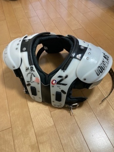 アメリカンフットボール　ショルダー　DOUGLAS