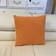la136家具にて16000円購入！極美品 KARE カレ ブランド クッション 2個セット クラッシーホース オレンジ ブルー 45cm×45cm Cの画像
