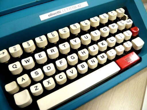 ジャンク品 レトロ アンティーク olivetti オリベッティ タイプライター LETTERA 42 中古 置物 オブジェ 苫小牧西