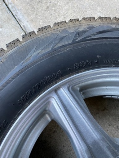 冬タイヤ　スタッドレス　ホイール付き　４本セット