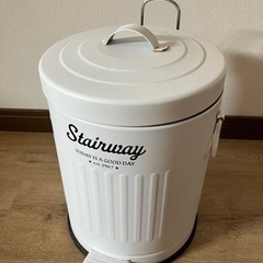 ニトリのゴミ箱（白）