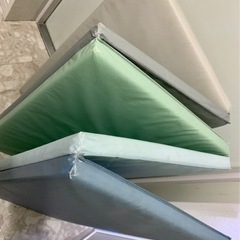 【直接お渡し限定】IKEA イケア PLUFSIG 折りたたみ式ジムマット, ブルー,全体的に擦れ汚れありの画像