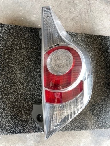 TOYOTA トヨタ　アクア　テールランプ　NHP10 前期