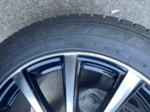 スタッドレスセット　　12/22終了予定　値下交渉します　　235/55R18