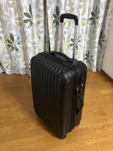 【交渉中】美品⭐︎スーツケース　【使用1回だけ】鍵付き　新品20000円　キャリーケース　ブラック黒　キャリーバック